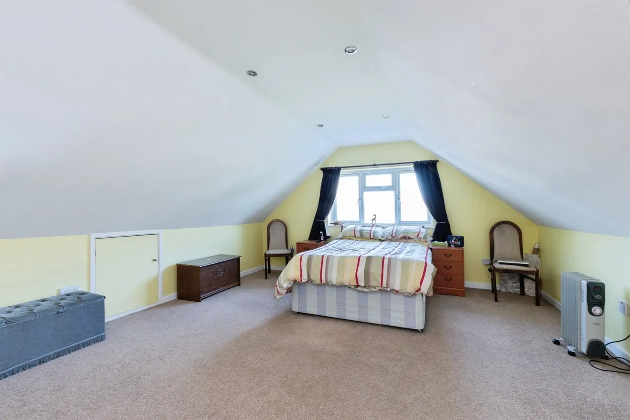 Christchurch Road, West Parley, Ferndown, photo 10