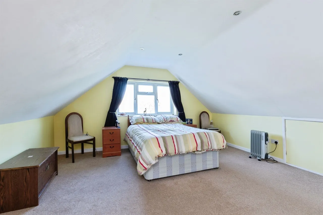 Christchurch Road, West Parley, Ferndown, photo 11