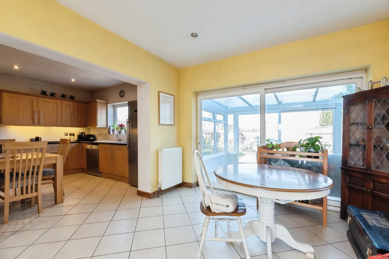 Christchurch Road, West Parley, Ferndown, photo 6