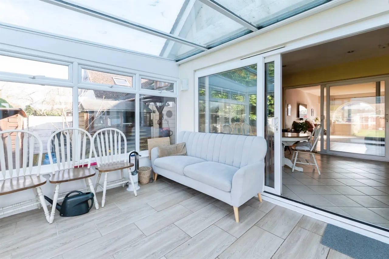 Christchurch Road, West Parley, Ferndown, photo 9
