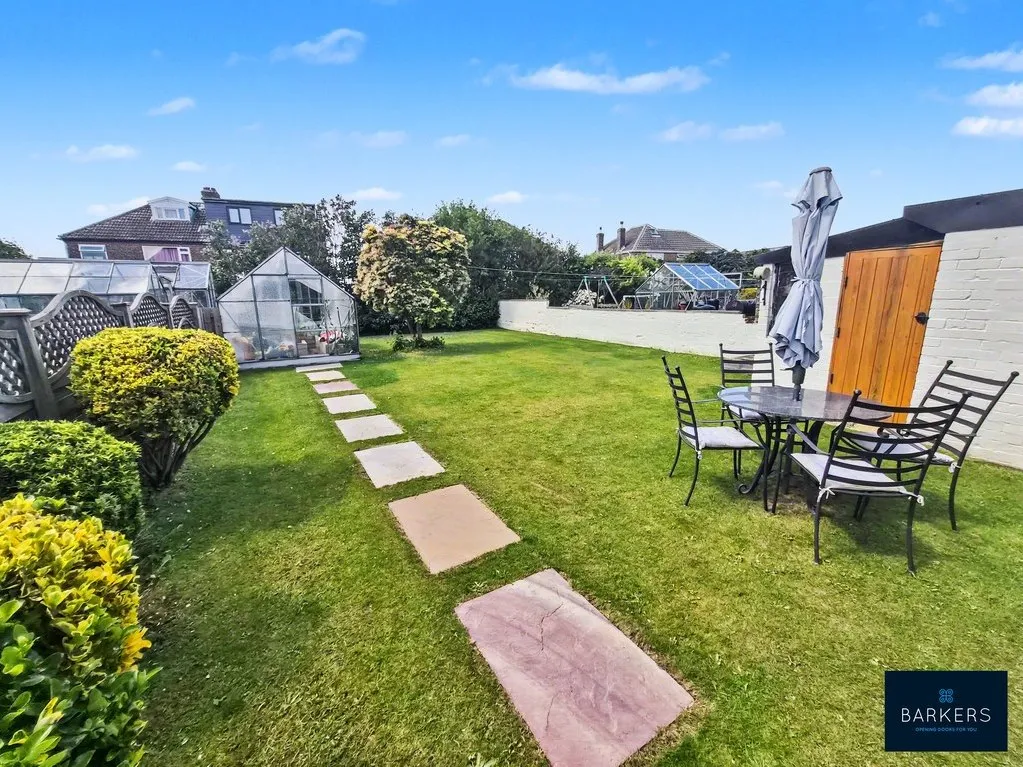 Ullswater Close, Dewsbury WF12 7PN, photo 4