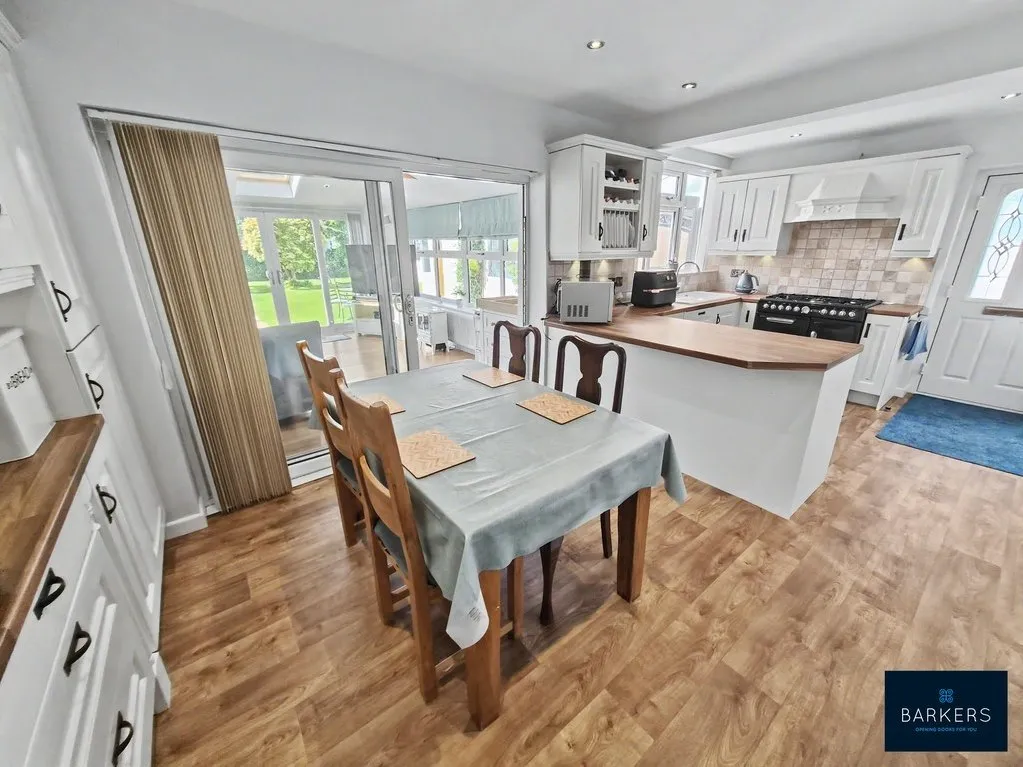 Ullswater Close, Dewsbury WF12 7PN, photo 7