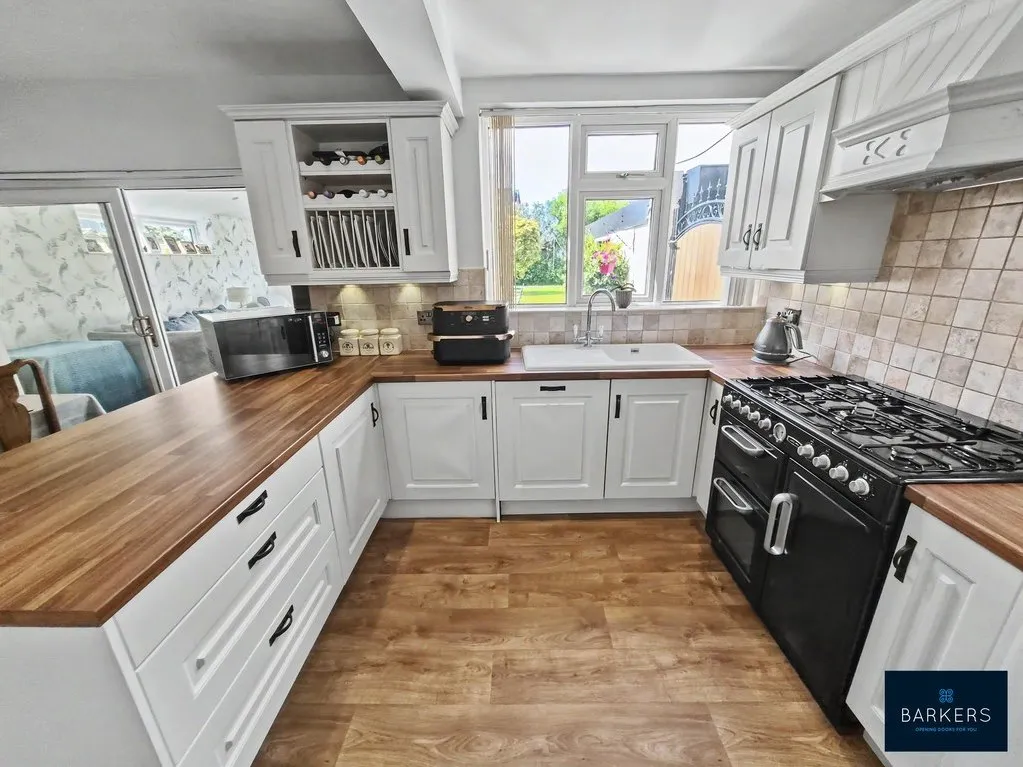 Ullswater Close, Dewsbury WF12 7PN, photo 6