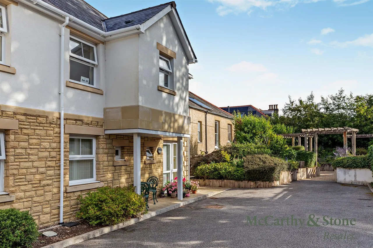 2 bed flat for sale, Tregolls Road, Truro, TR1