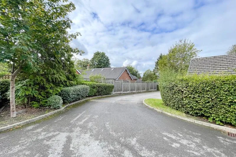 High Lane, Woodley, SK6, photo 23
