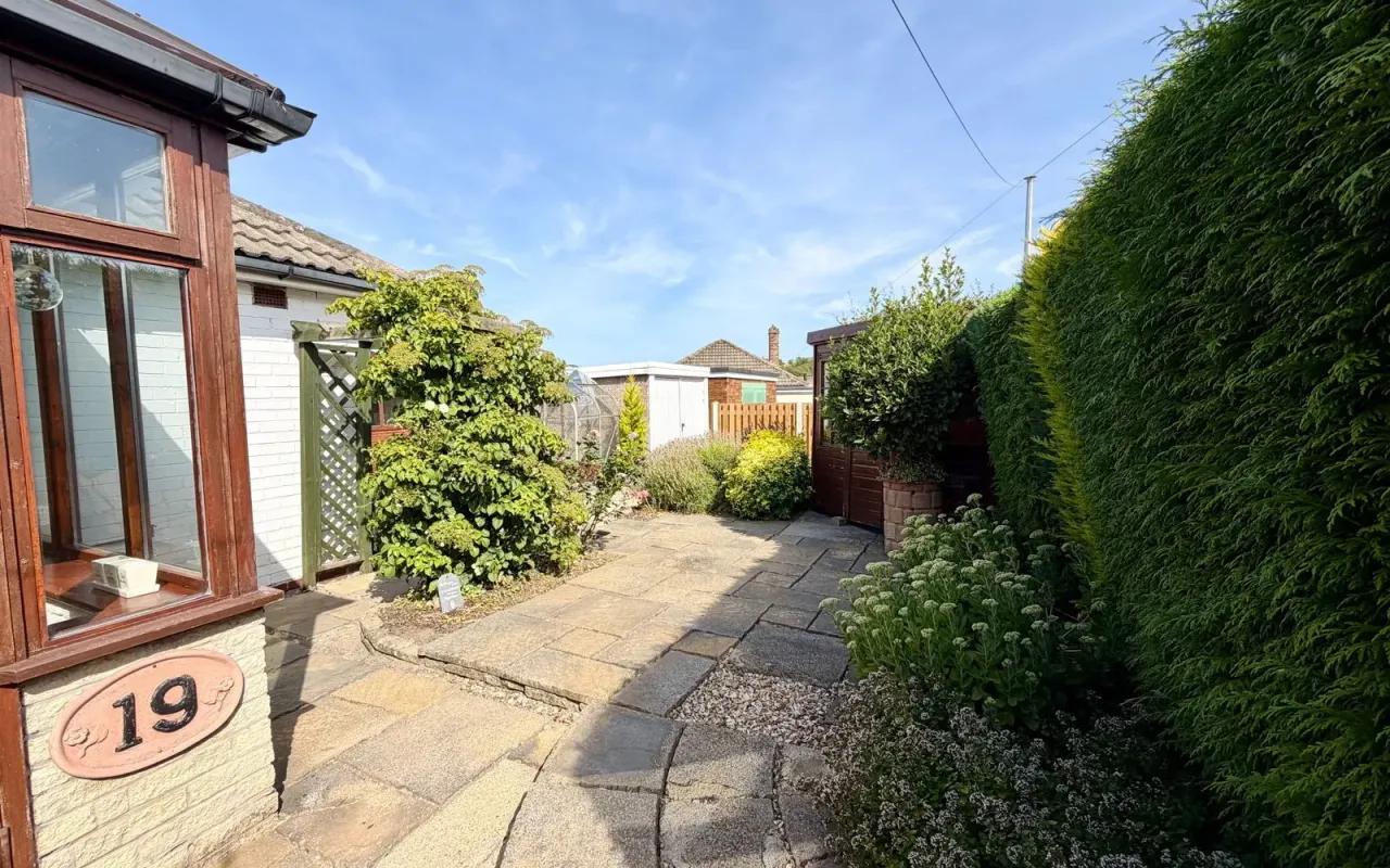 Park Road, Clayton West, photo 14