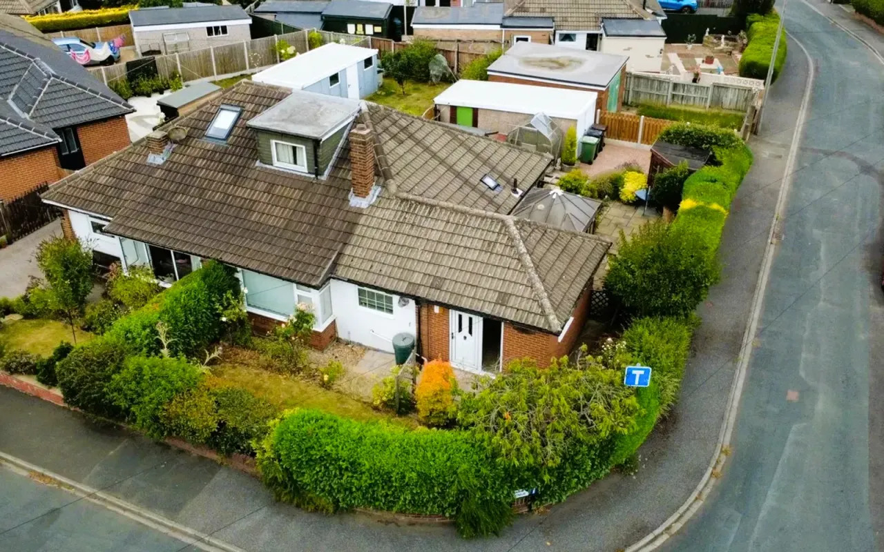 3 bed house for sale — Park Road, Clayton West