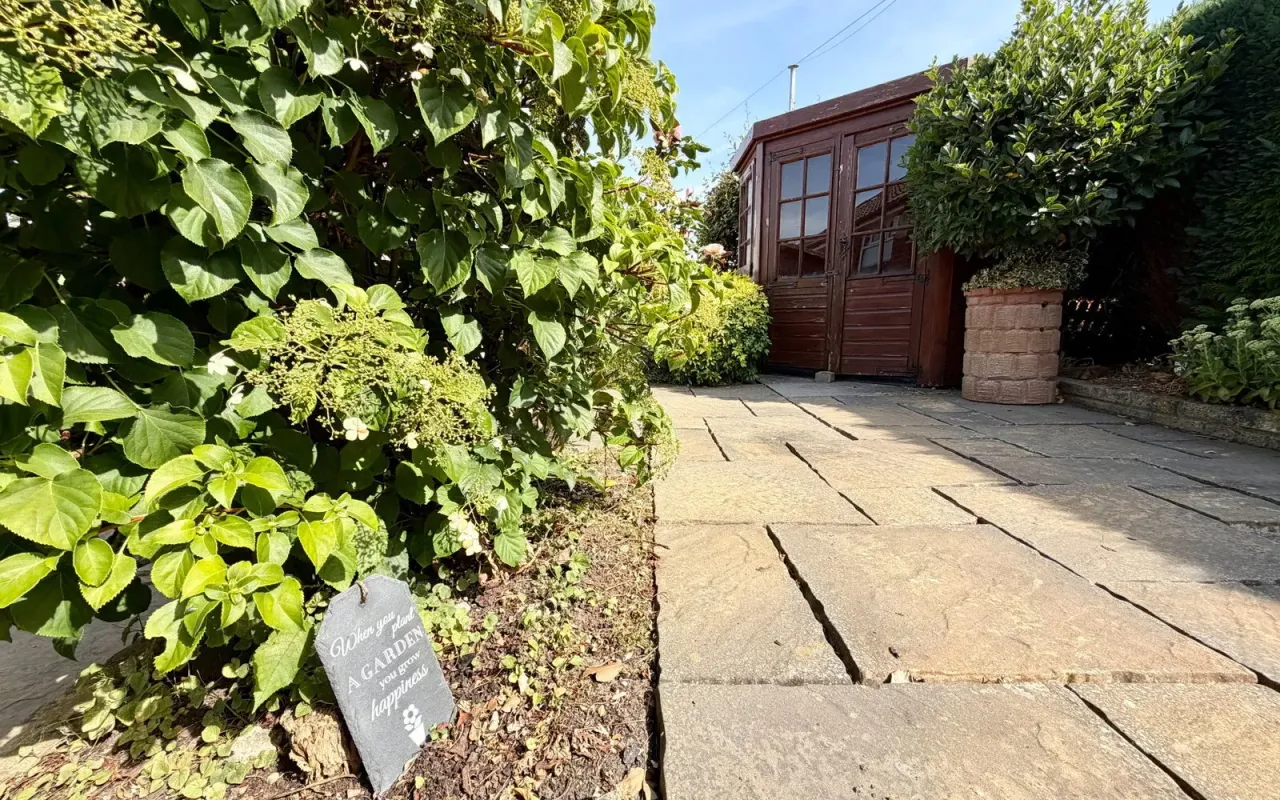Park Road, Clayton West, photo 15