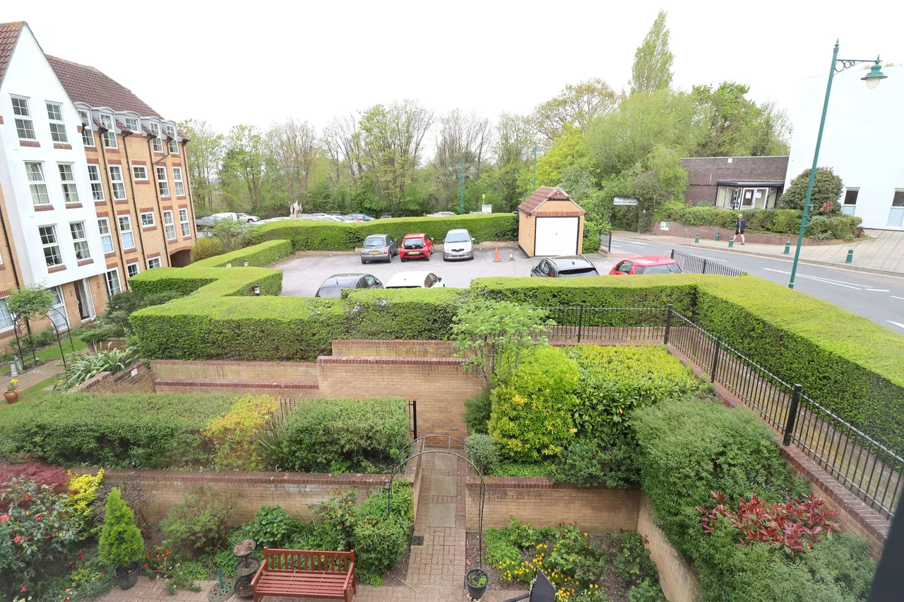 Bellingham Lane, Rayleigh, Essex, SS6 7HN, photo 3