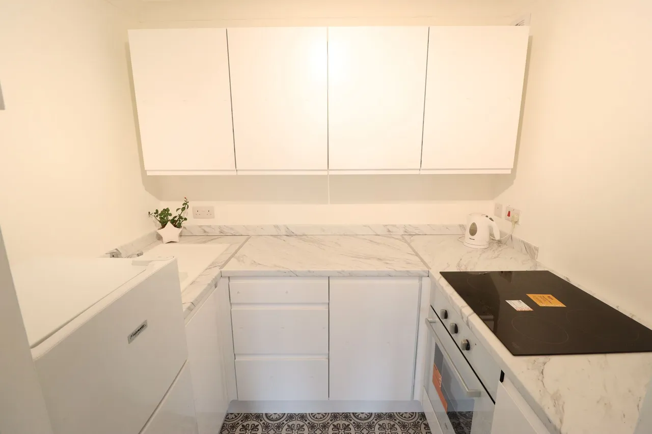Bellingham Lane, Rayleigh, Essex, SS6 7HN, photo 4