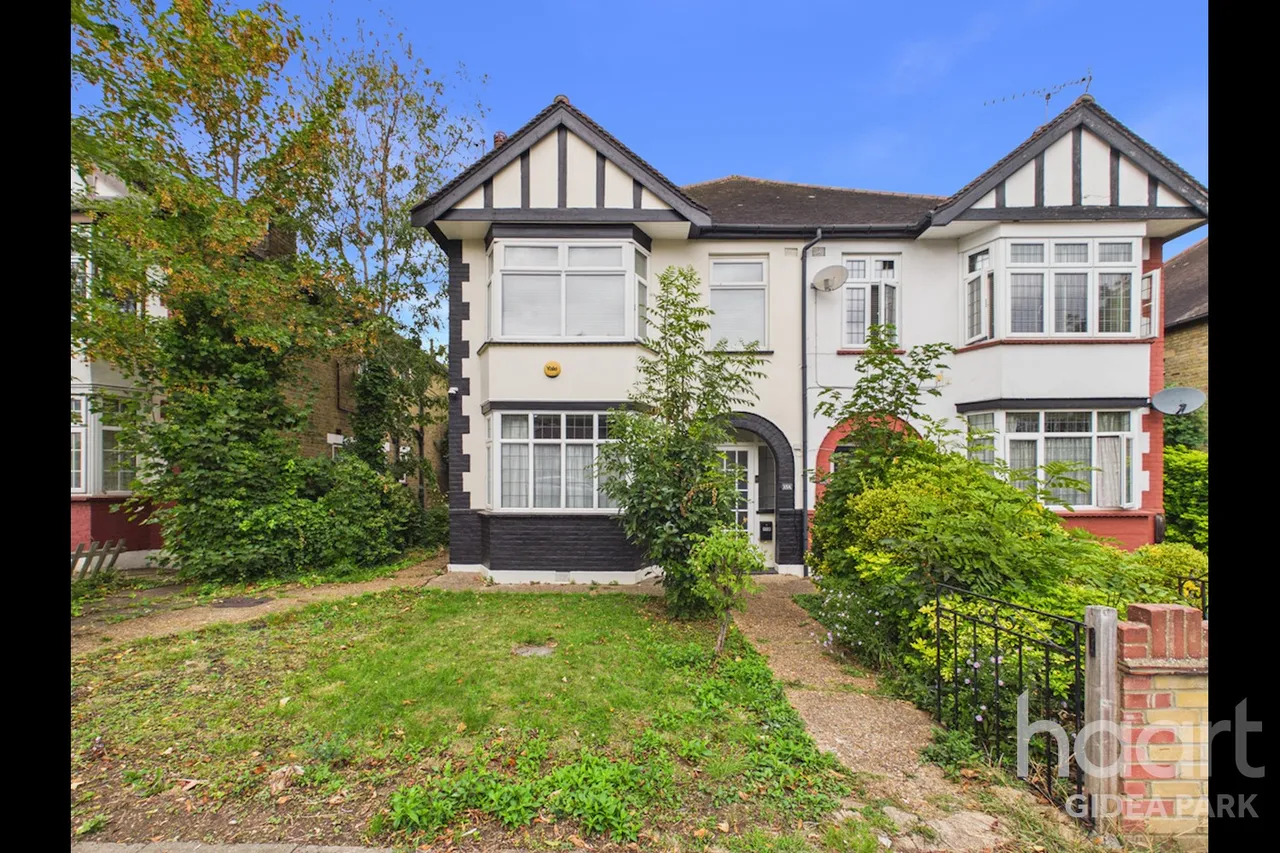 Lodge Avenue, Gidea Park, RM2, photo 13