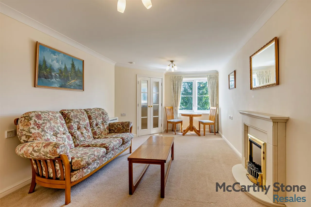 1 bed flat for sale, Grange Road, Uckfield, TN22