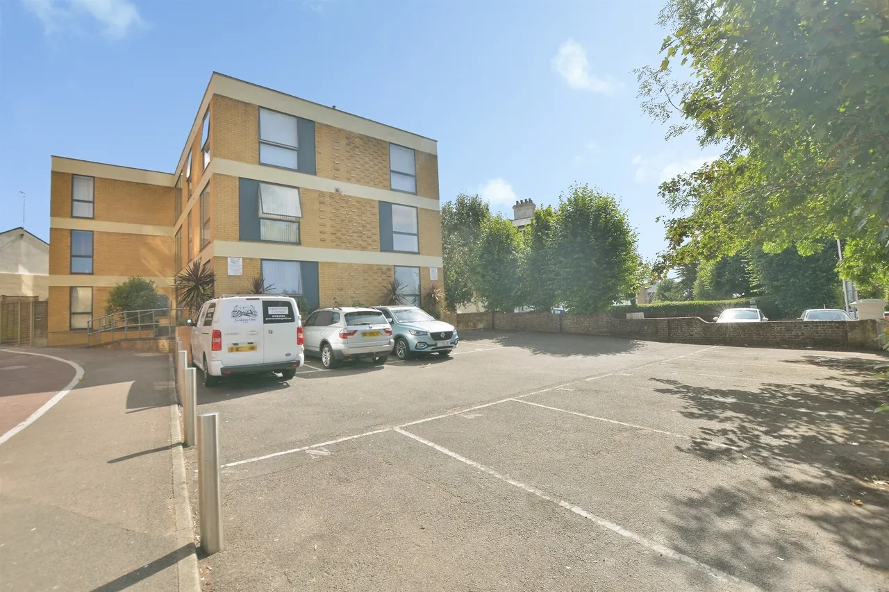 1 bed flat for sale — Elwick Road, Ashford