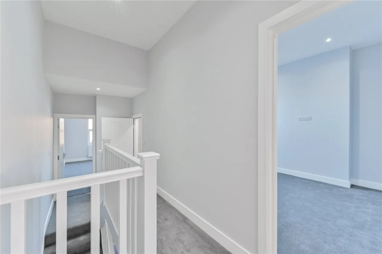 Whittington Road, London, N22, photo 11