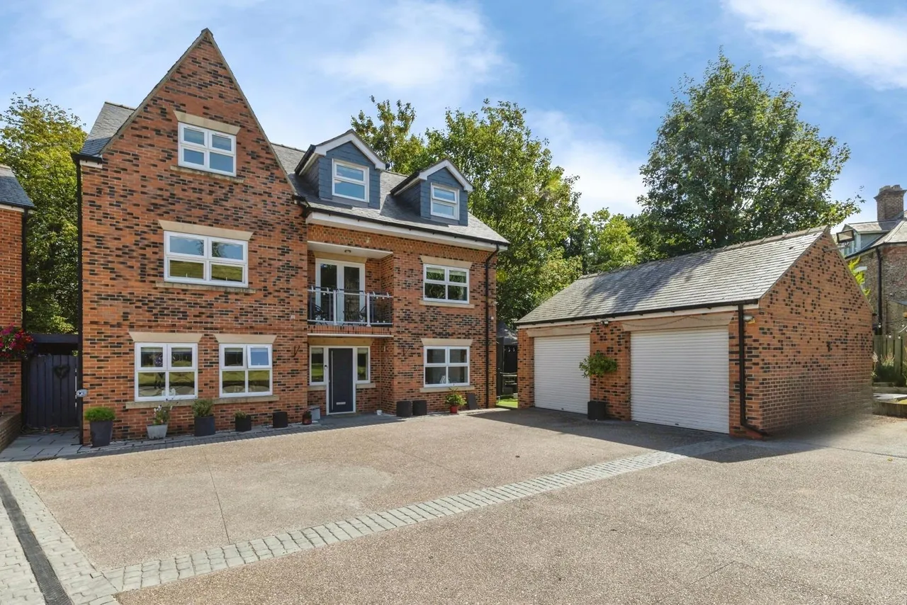 5 bed house for sale — Thorntree Villas, Middleton St. George, Darlington, Durham, DL2