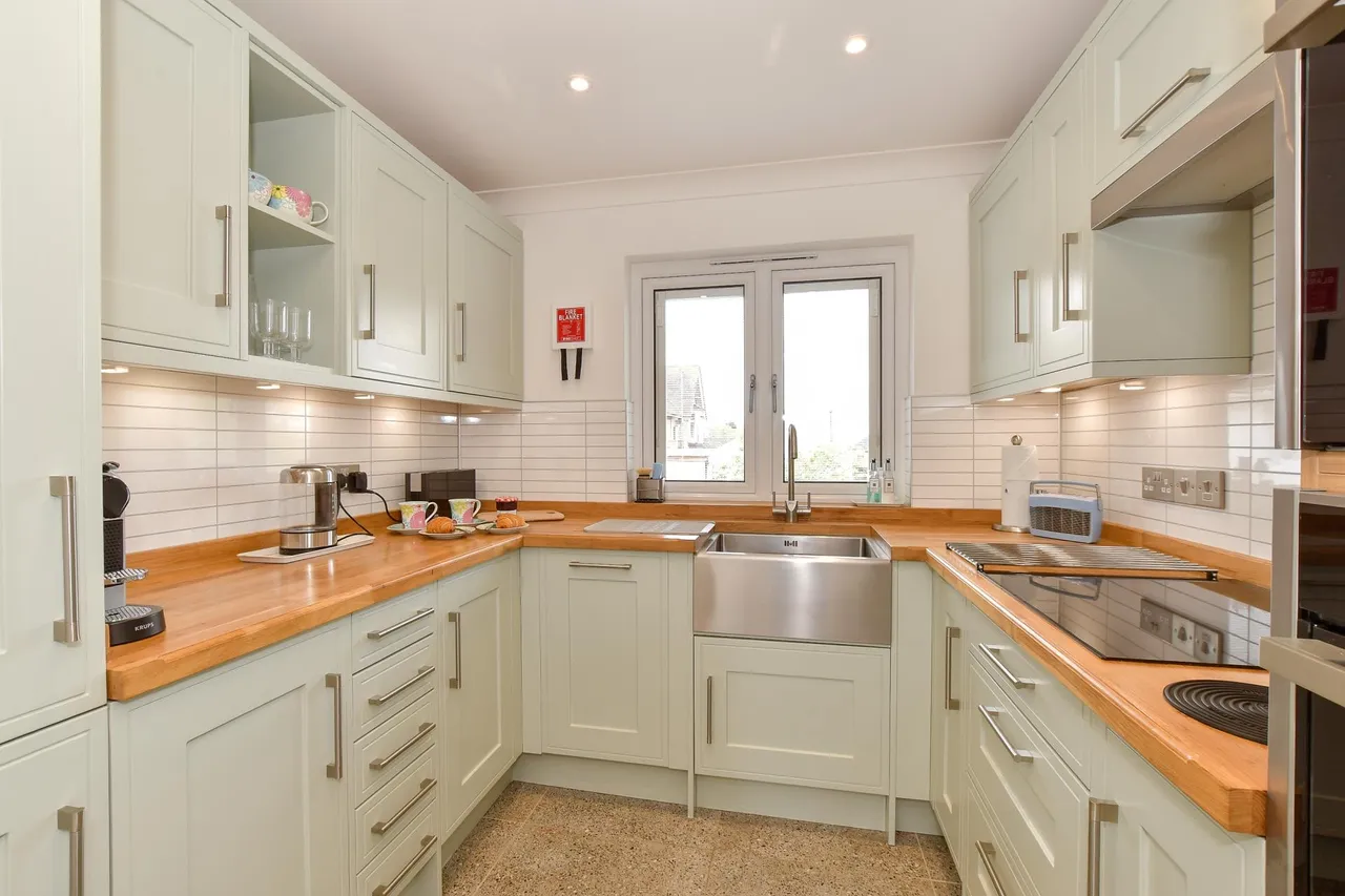 East Cowes, PO32, photo 7