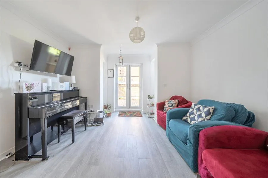 Smiles Place, Woking, GU22, photo 4