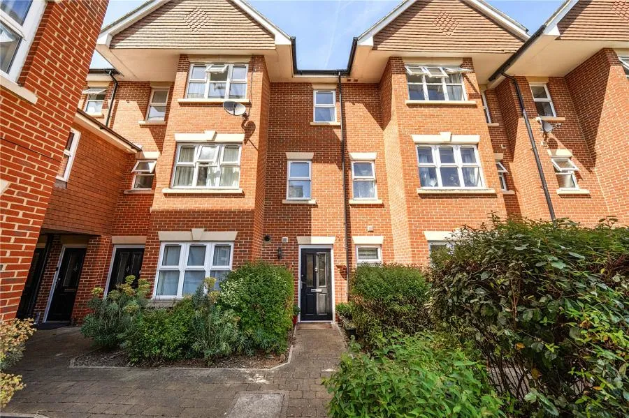 Smiles Place, Woking, GU22, photo 17