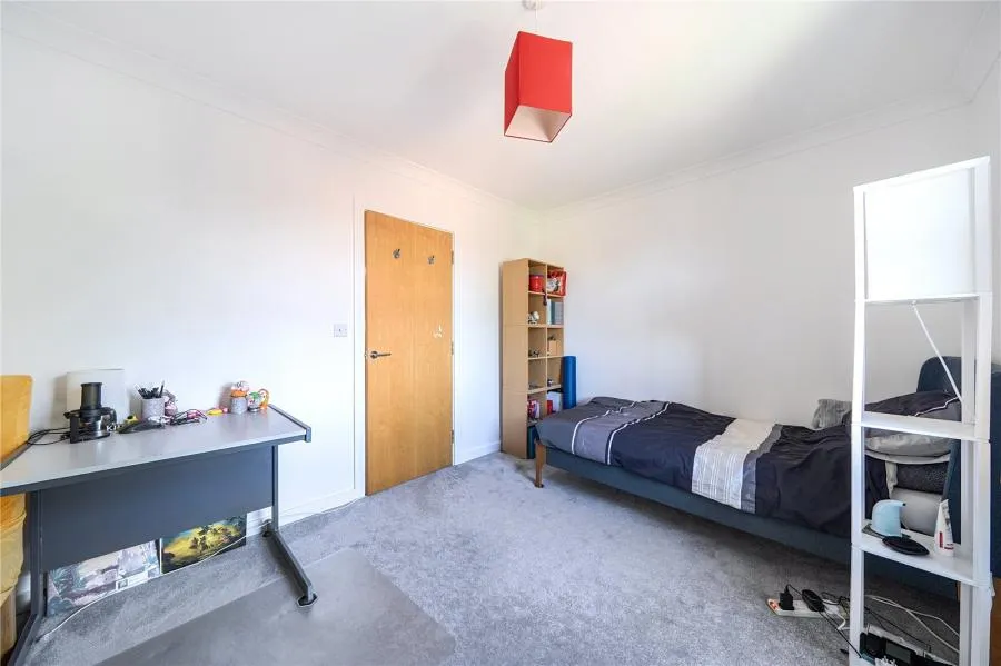 Smiles Place, Woking, GU22, photo 14