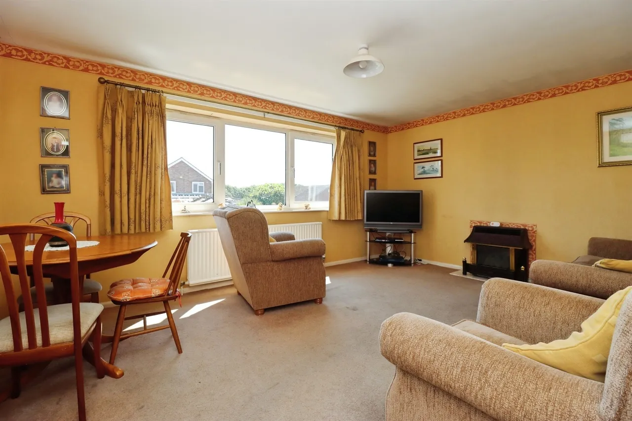 Moorfield Green, Rothwell, Kettering, photo 3