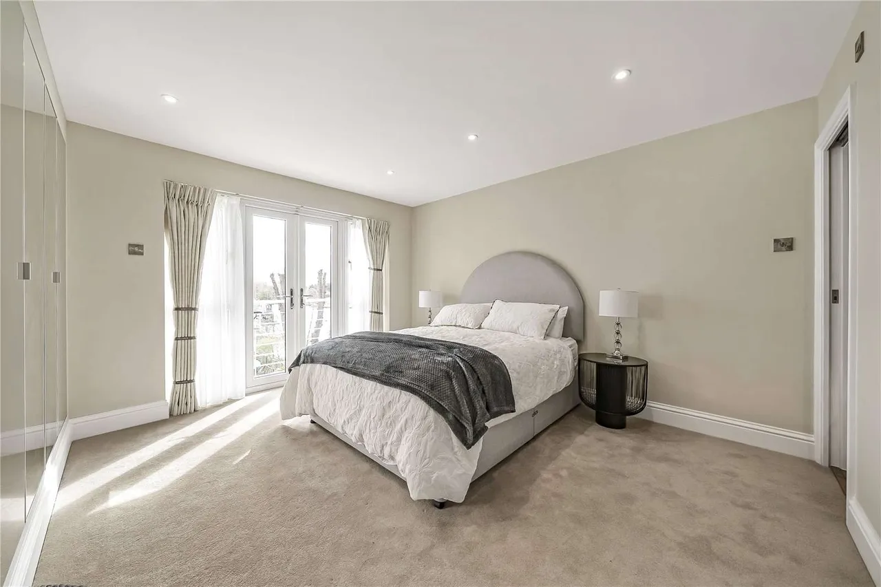 Thames Close, Hampton, Middlesex, TW12 2ET, photo 12
