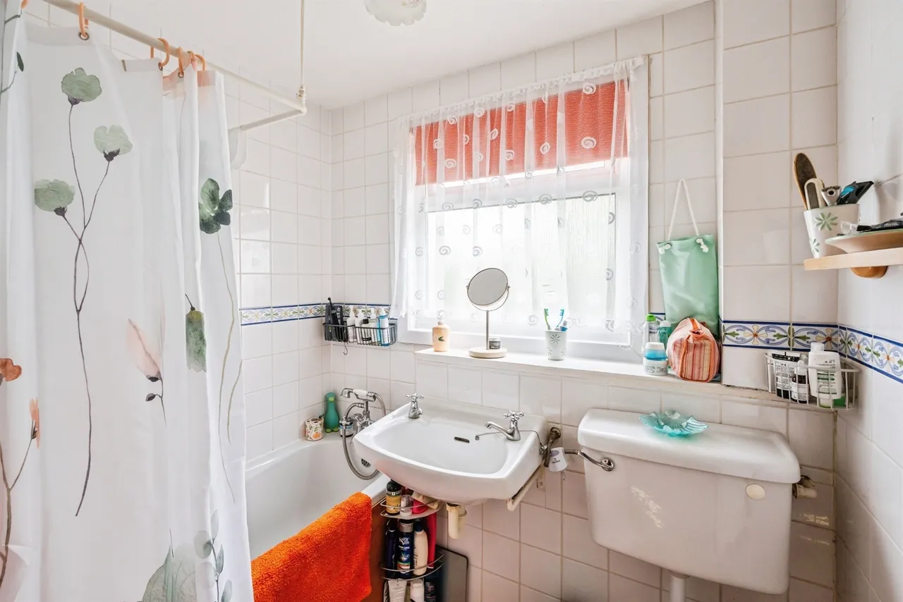 Appledore Close, Eastbourne, BN23, photo 16