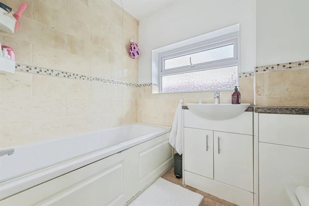 Tamworth Road, Two Gates, B77, photo 14
