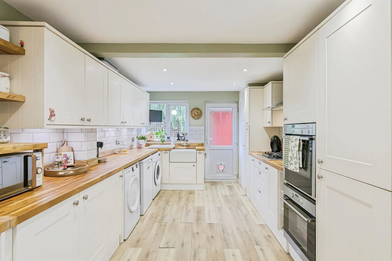 Tamworth Road, Two Gates, B77, photo 6