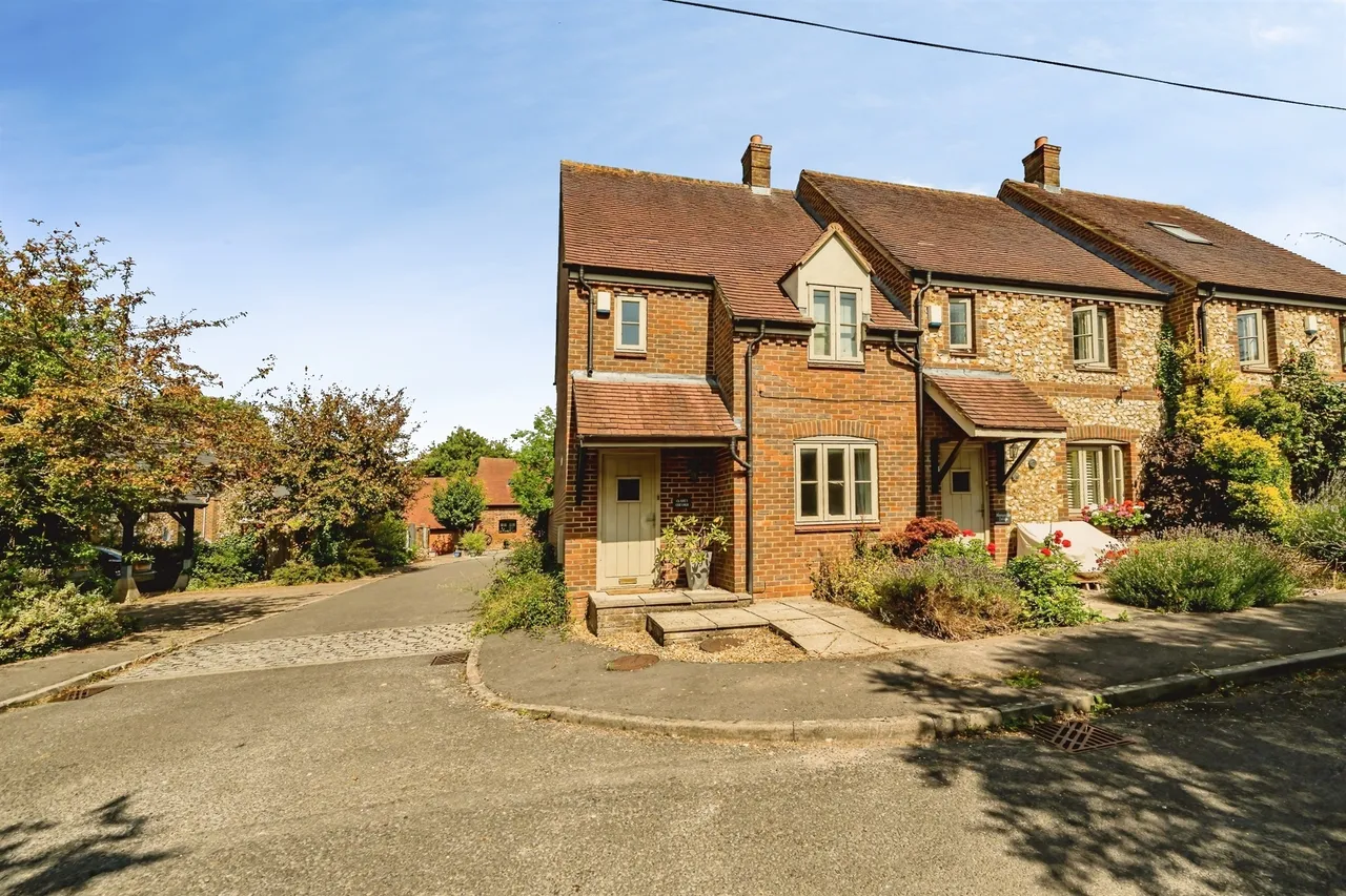 2 bed house for sale, Hill Road, Lewknor, OX49
