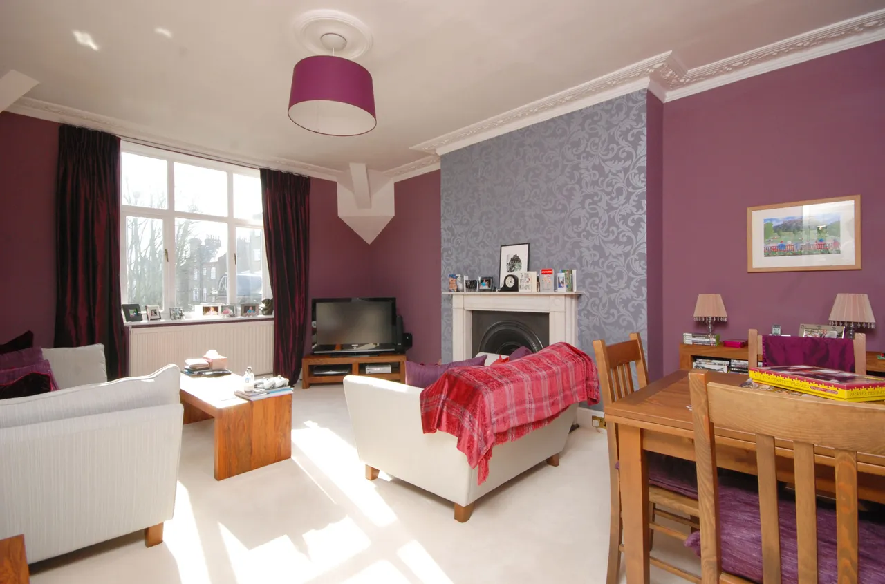 2 bed flat to rent — 25e East Heath Road, London