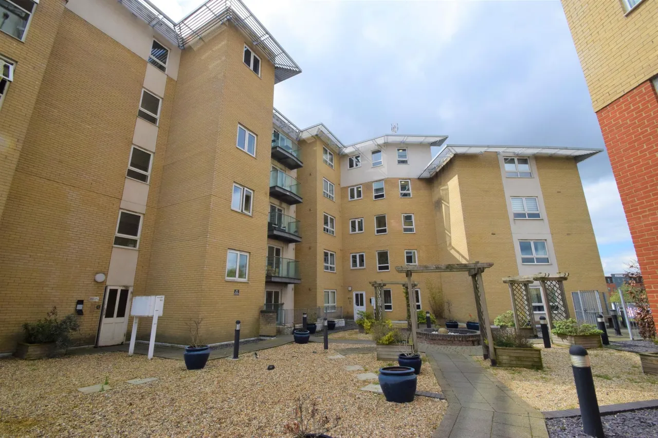 2 bed flat for sale, Vista Court, Pooleys Yard, IP2