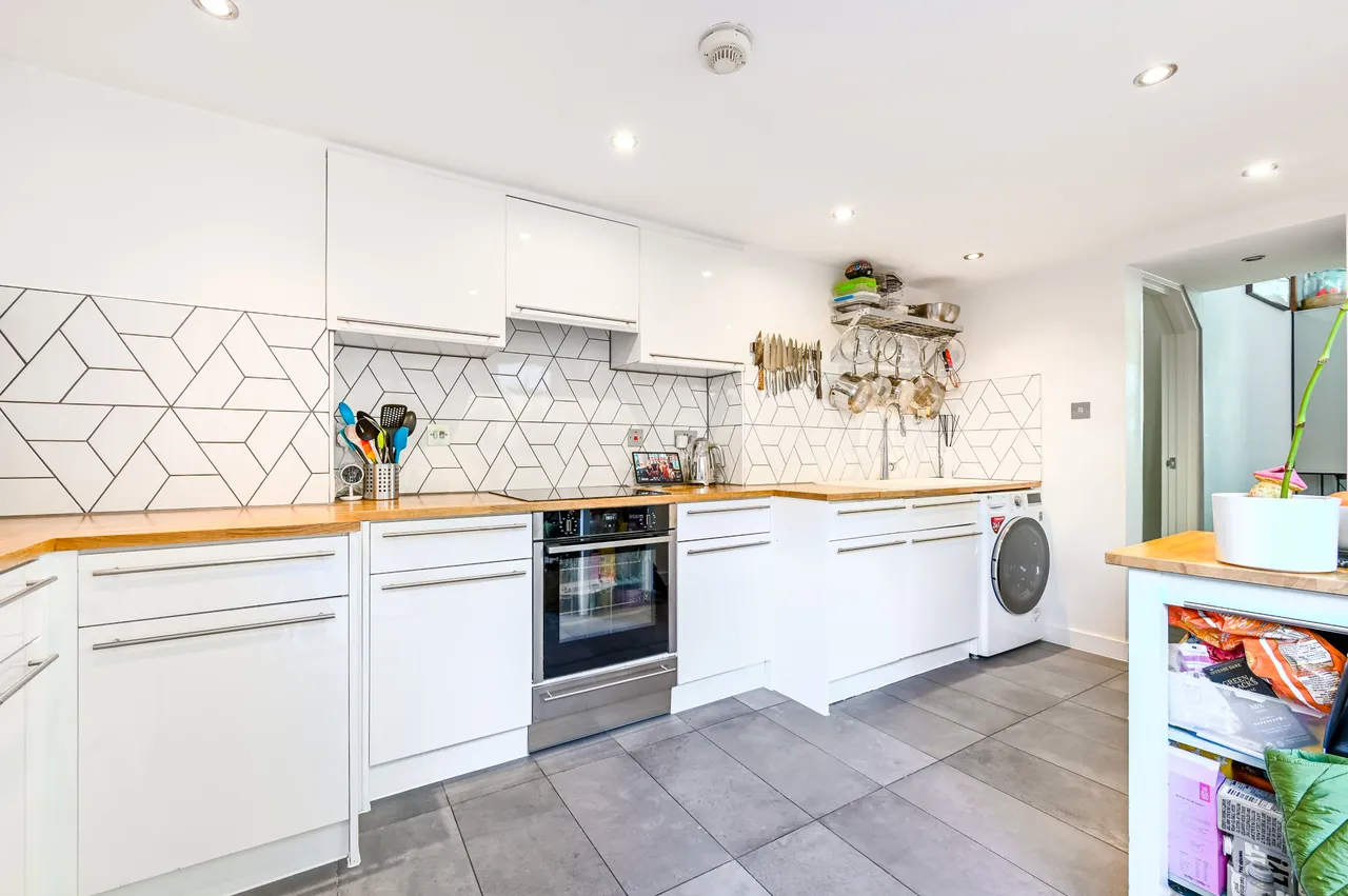 Lower Maisonette, 21 Westbourne Road, London, photo 4