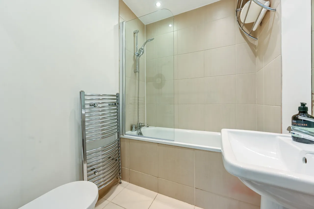 Lower Maisonette, 21 Westbourne Road, London, photo 9