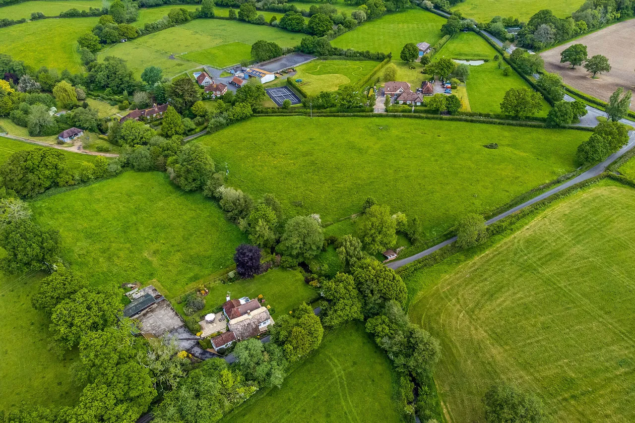 Snailing Lane, Greatham, GU33, photo 2