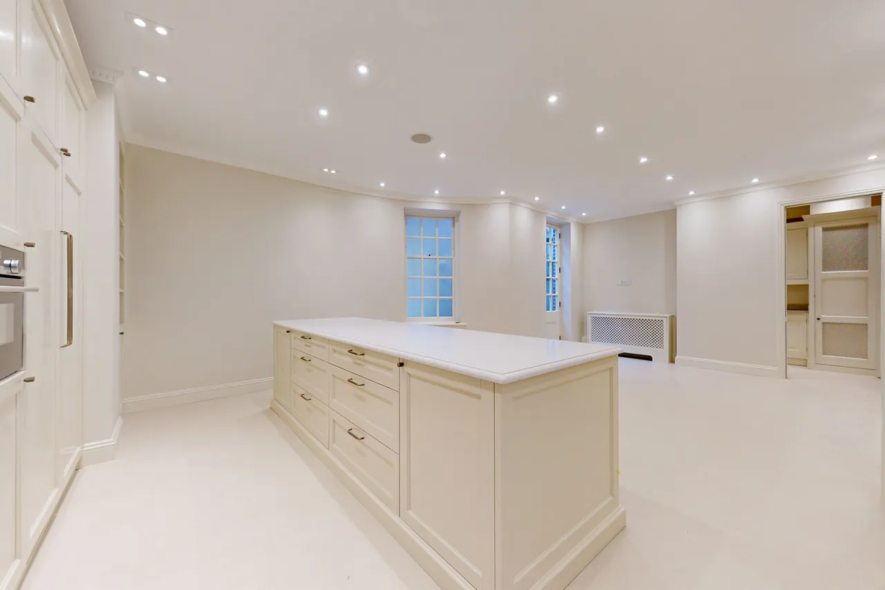 Upper Brook Street, Mayfair, London, photo 6