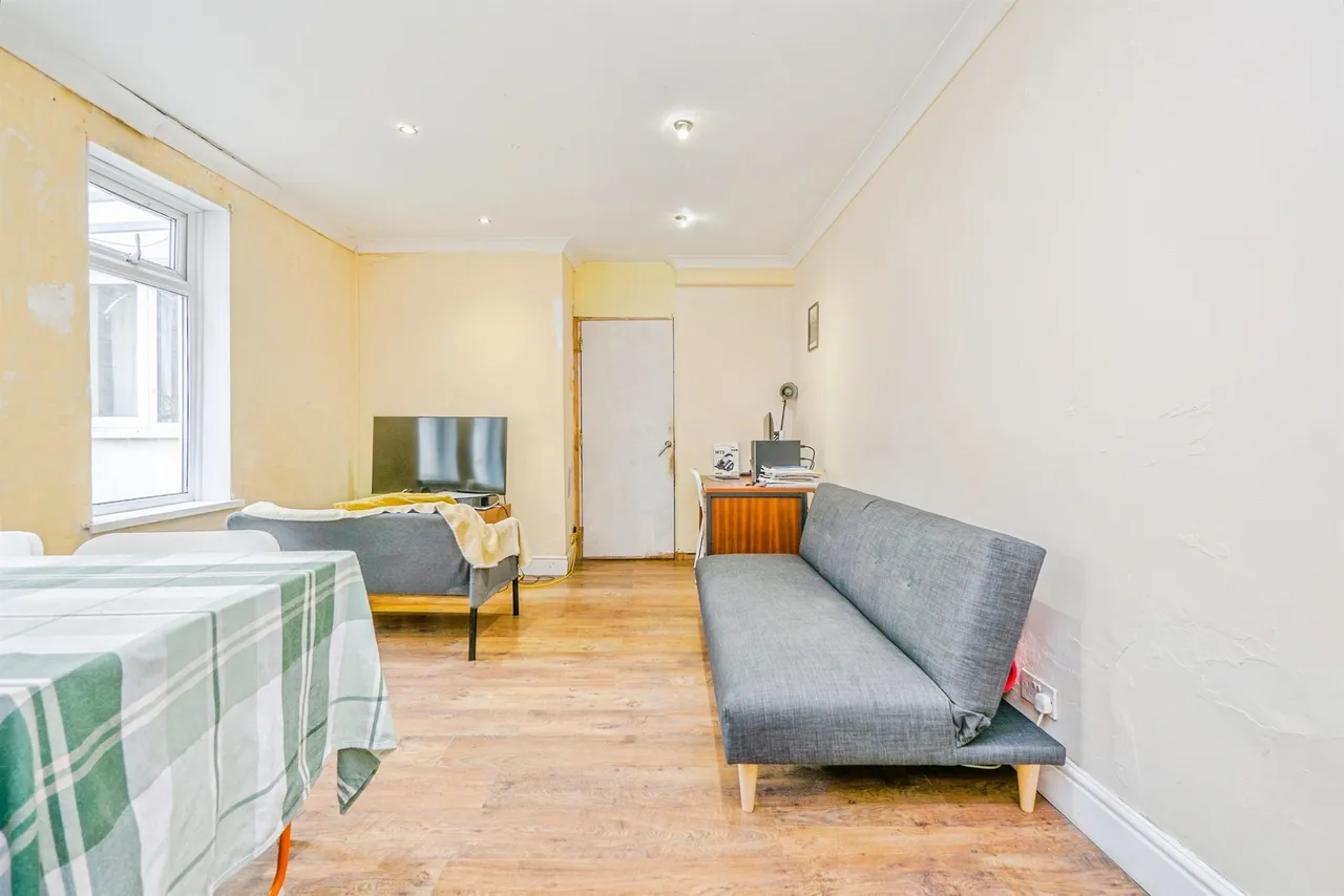 Claude Place, Roath, CF24, photo 15