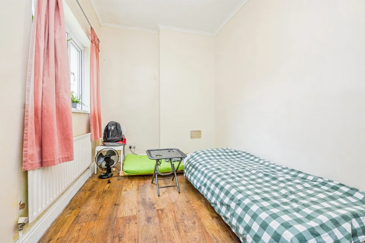 Claude Place, Roath, CF24, photo 8