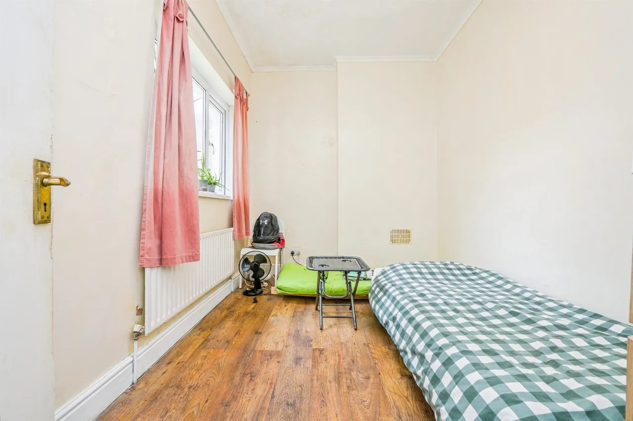 Claude Place, Roath, CF24, photo 12
