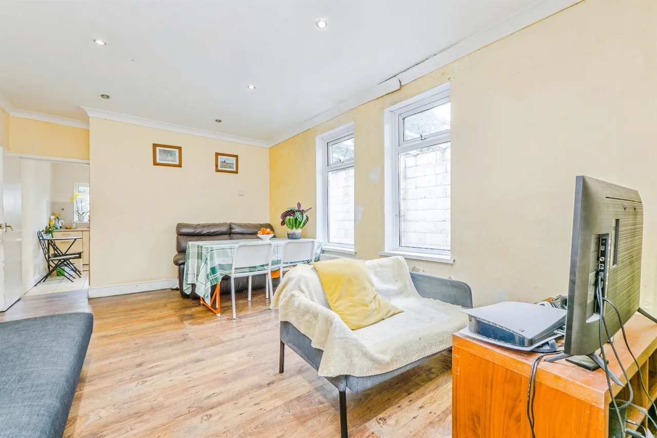Claude Place, Roath, CF24, photo 14