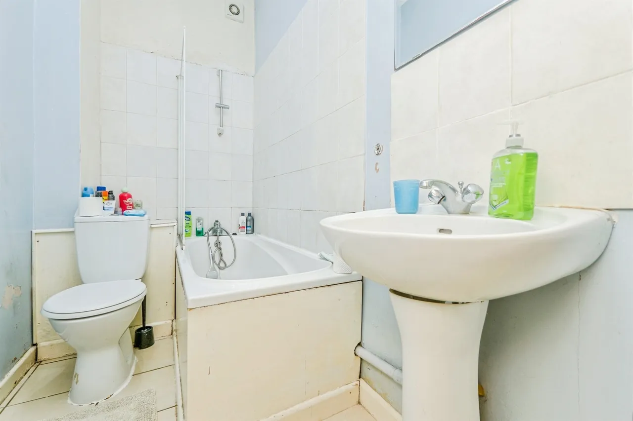 Claude Place, Roath, CF24, photo 9