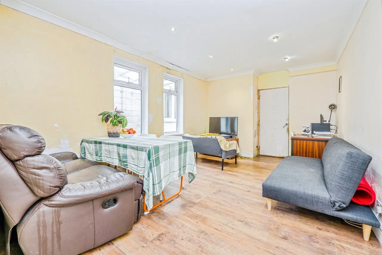Claude Place, Roath, CF24, photo 2