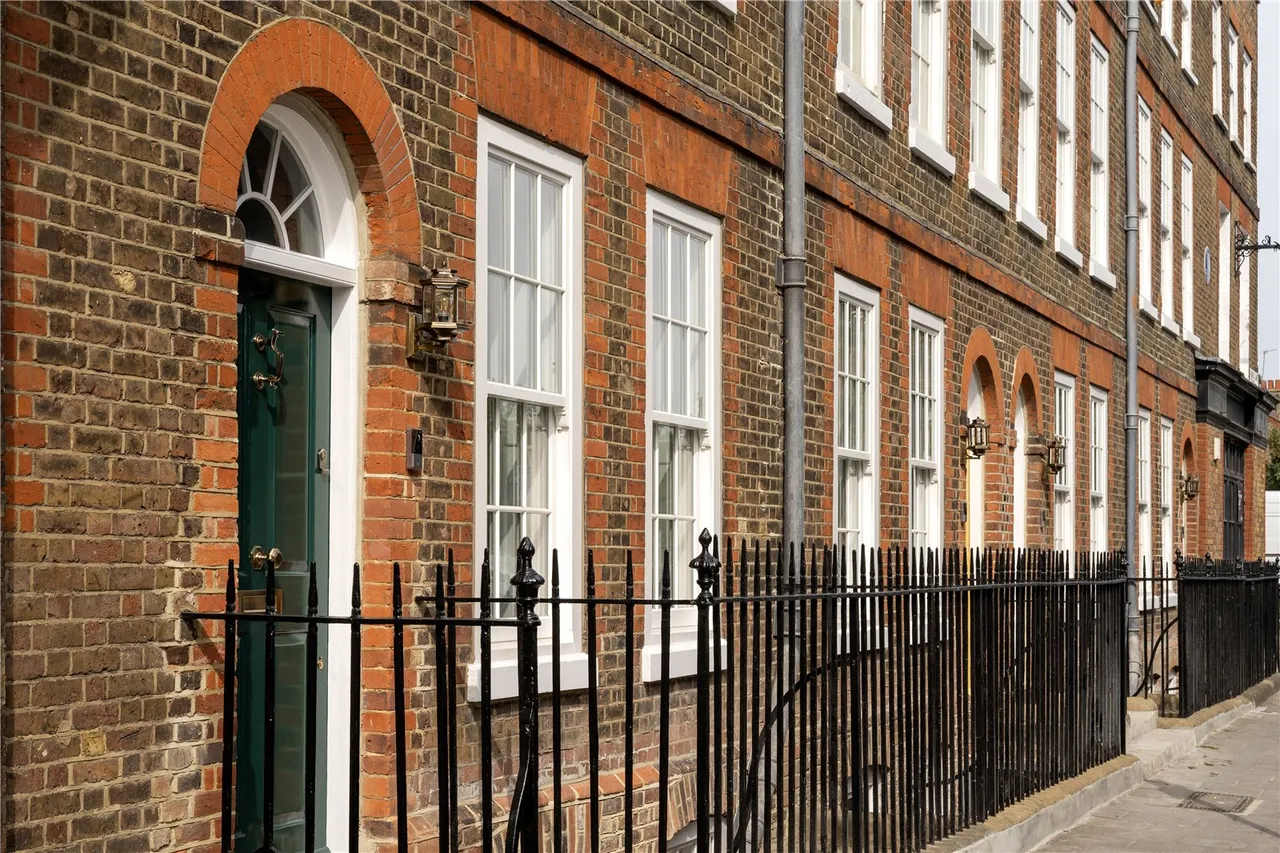 Chiswick Lane South, London, W4, photo 32