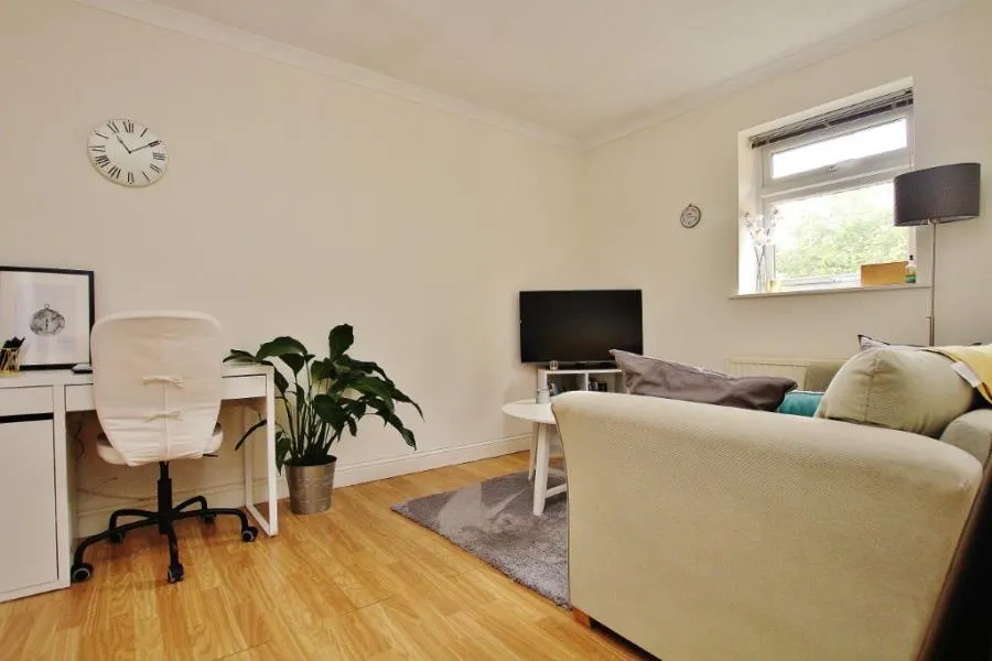 Inkerman Road, Woking, GU21, photo 2