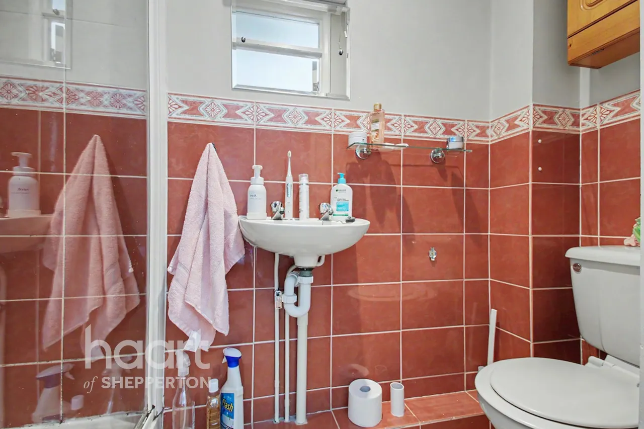 Wright Gardens, Shepperton, TW17, photo 9