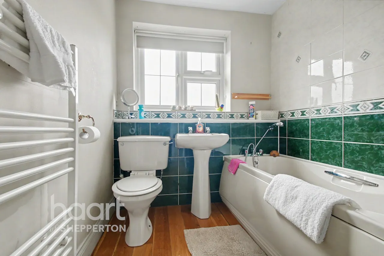 Wright Gardens, Shepperton, TW17, photo 8