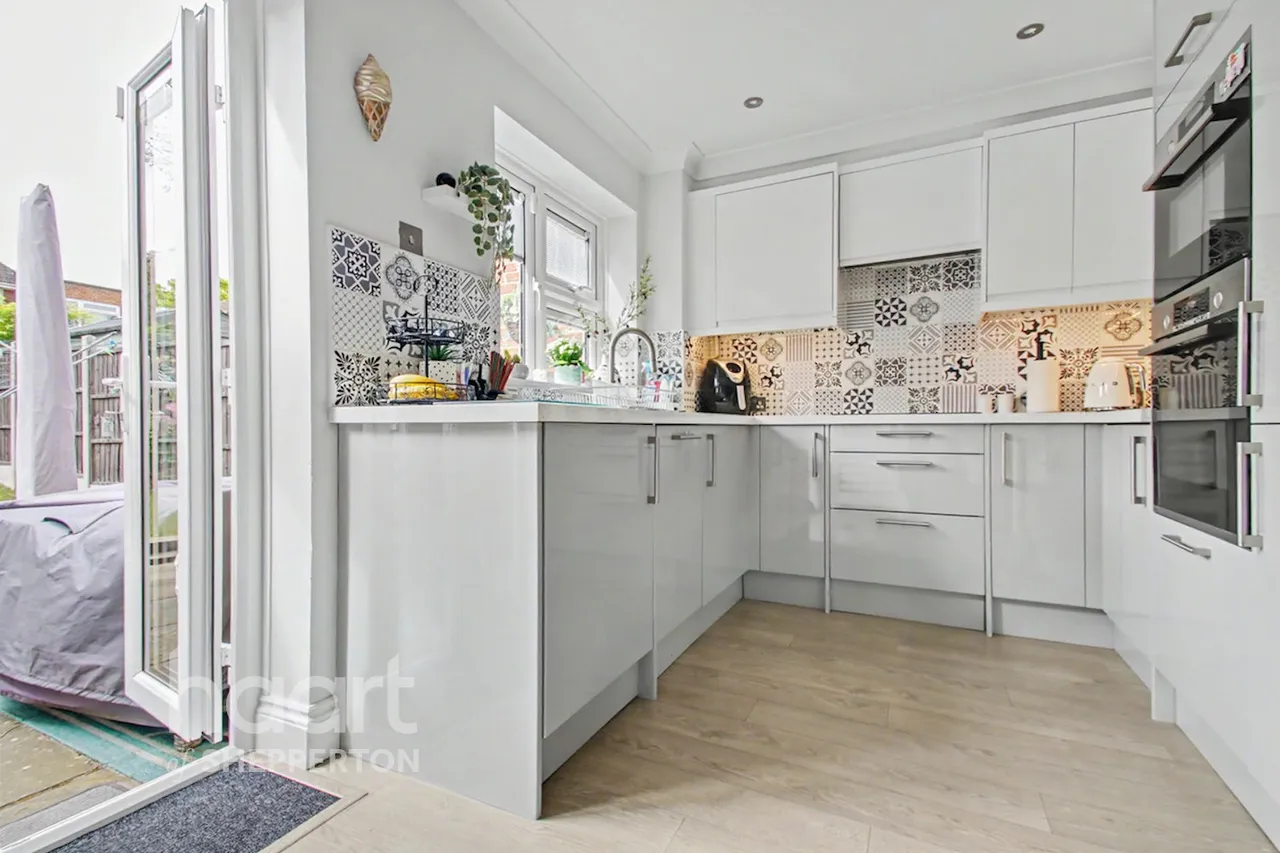 Wright Gardens, Shepperton, TW17, photo 5
