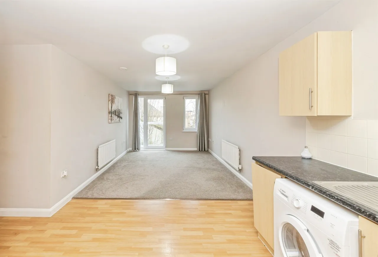 2 bed flat for sale — Queen Marys Avenue, Watford