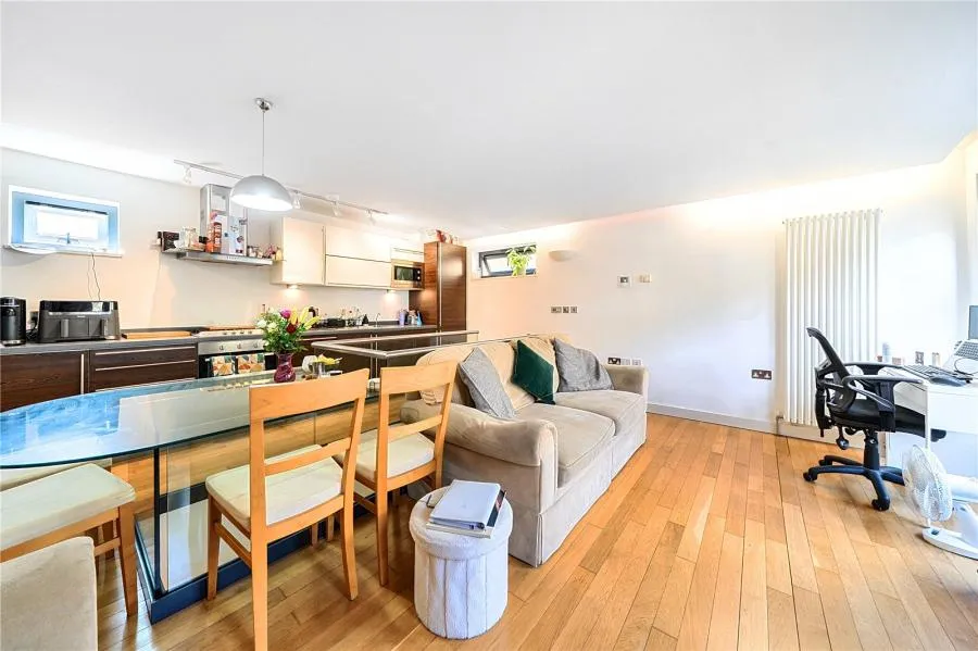 Marmion Mews, London, SW11, photo 2