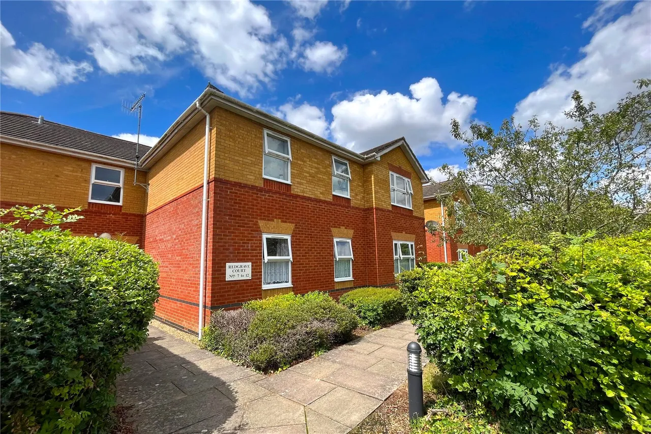 2 bed flat for sale — Redgrave Court, Star Lane, Ash, Surrey, GU12 6PA