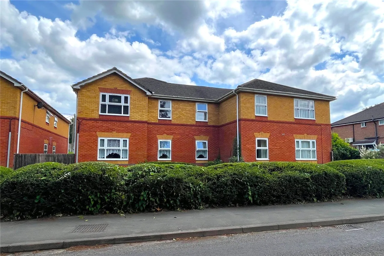 Redgrave Court, Star Lane, Ash, Surrey, GU12 6PA, photo 8